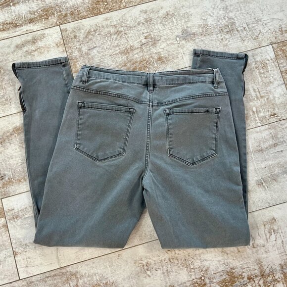 Slimming Canyon River Blues Cargo Jeans - Picture 4 of 7